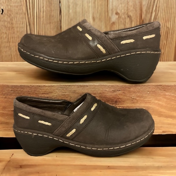 Columbia Women’s Addie Brown Leather Clogs Size 8 NWOT Slip-On - Picture 1 of 5